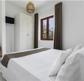 4 bedroom with pool and panoramic sea views near Serrento, sleeps 10